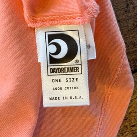 Daydreamer Beach Boys 1983 Boyfriend Band Tee Pink Short Sleeves One Size - Picture 8 of 9